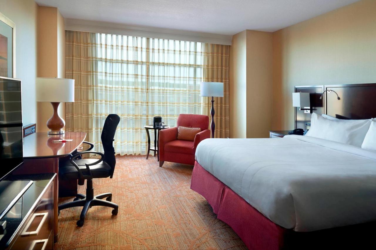 Marriott Bloomington Normal Hotel And Conference Center Bagian luar foto