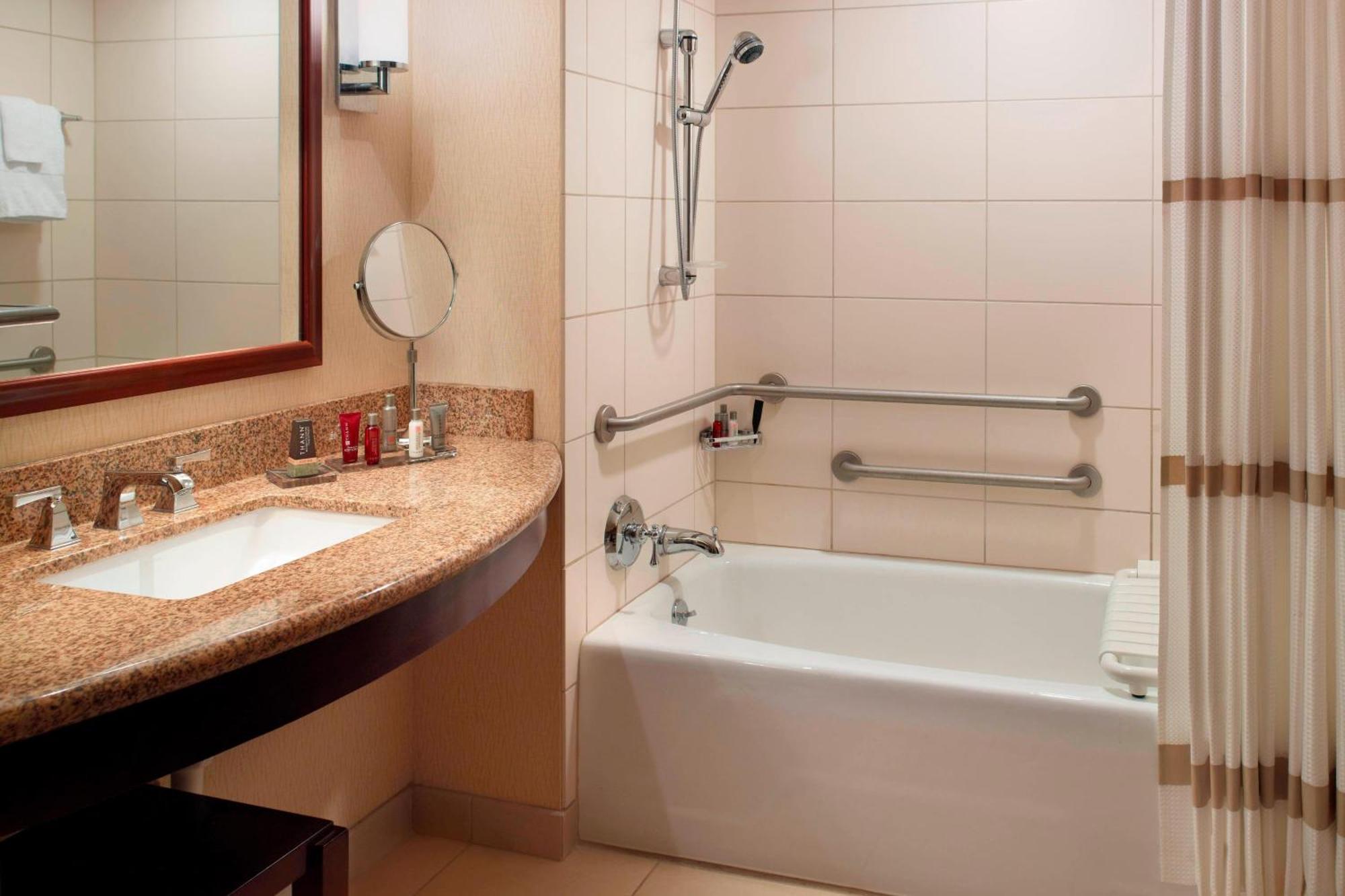 Marriott Bloomington Normal Hotel And Conference Center Bagian luar foto
