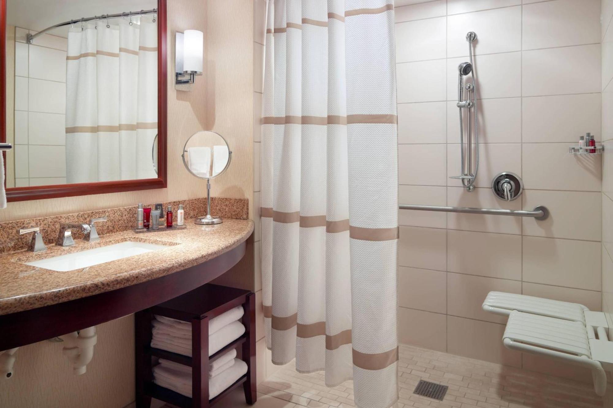 Marriott Bloomington Normal Hotel And Conference Center Bagian luar foto
