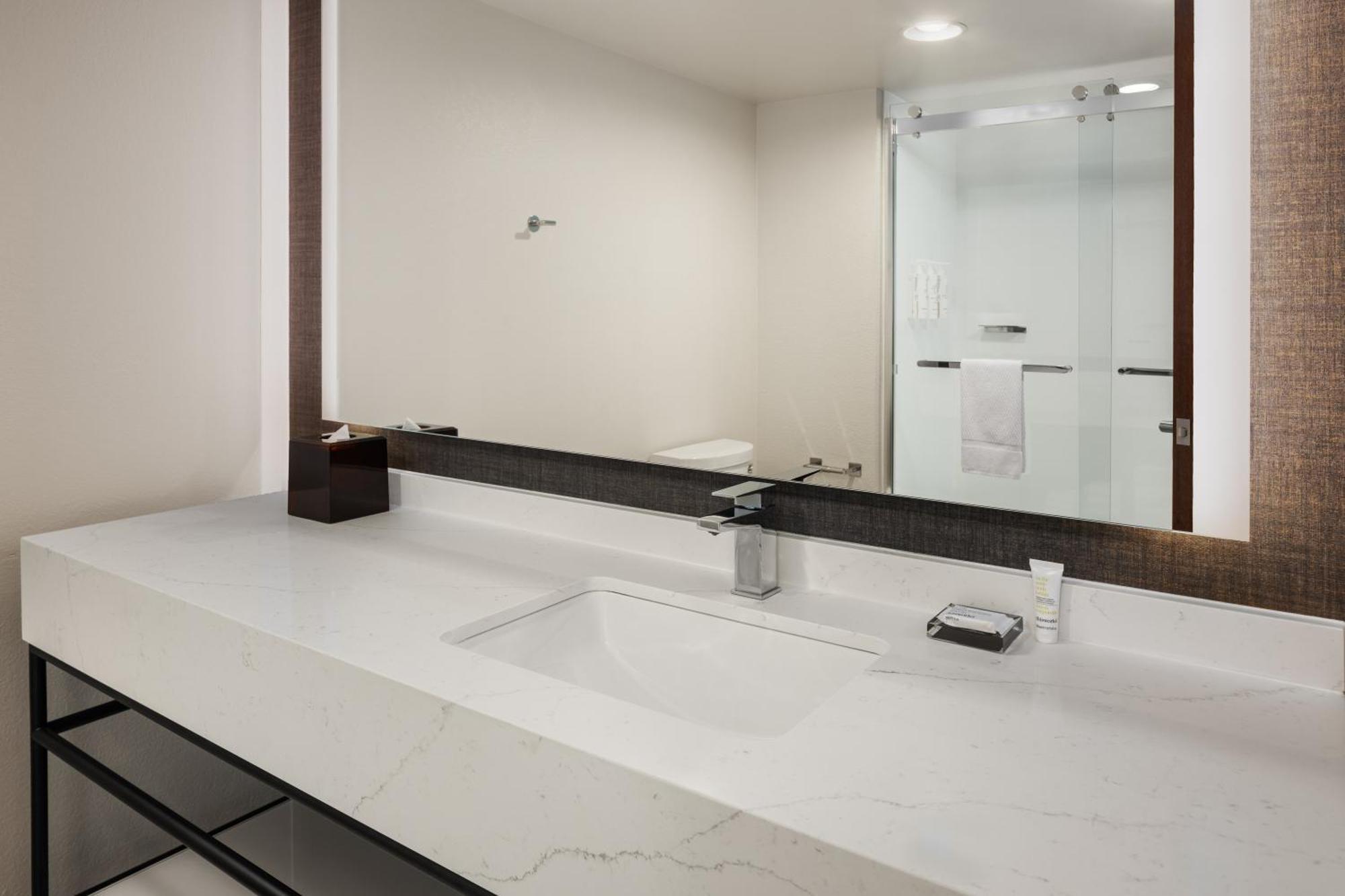 Marriott Bloomington Normal Hotel And Conference Center Bagian luar foto