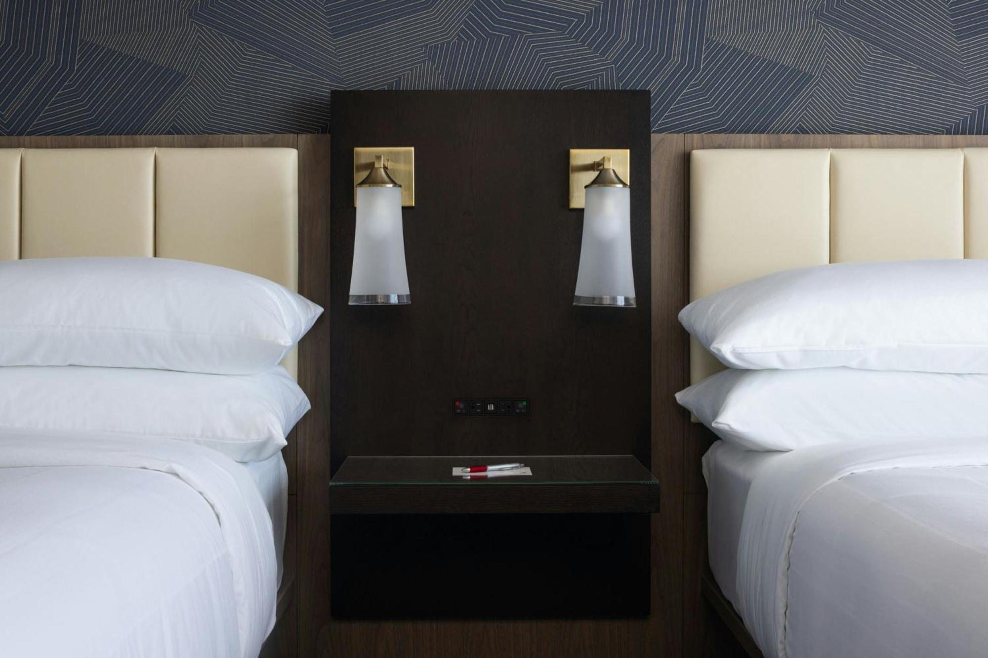 Marriott Bloomington Normal Hotel And Conference Center Bagian luar foto