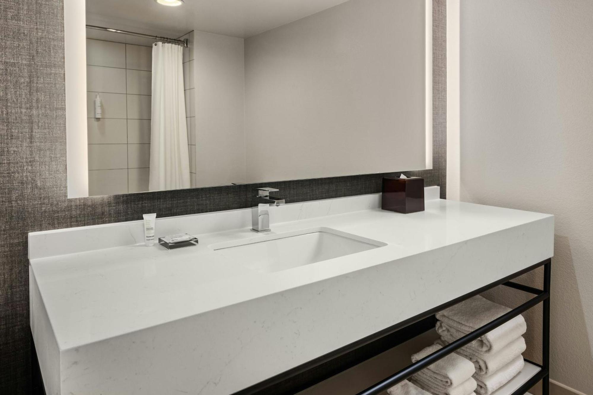 Marriott Bloomington Normal Hotel And Conference Center Bagian luar foto