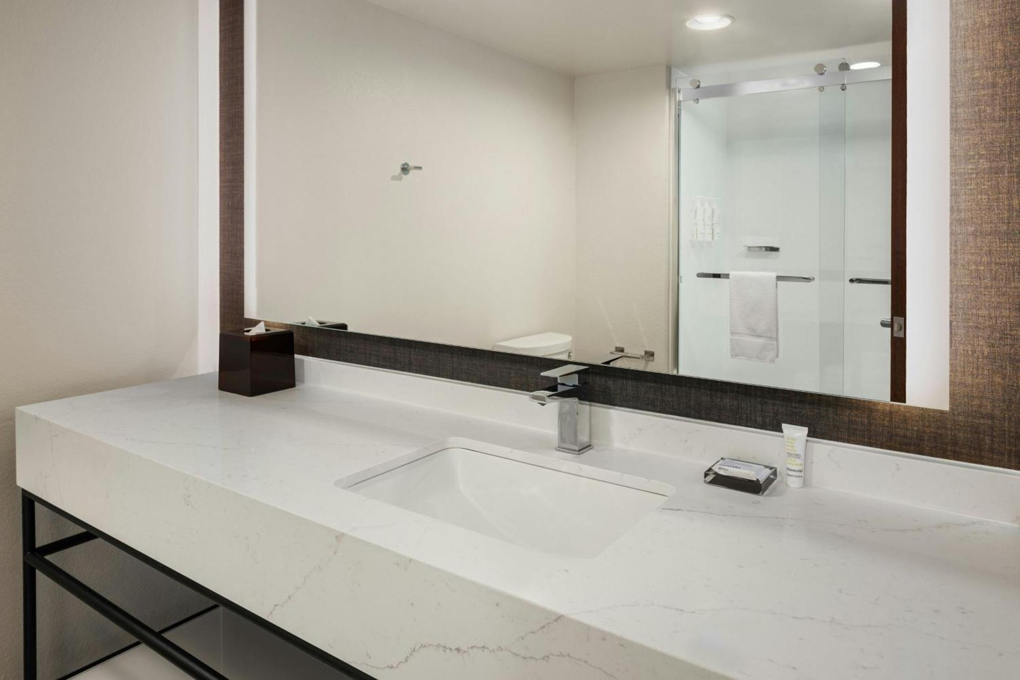 Marriott Bloomington Normal Hotel And Conference Center Bagian luar foto