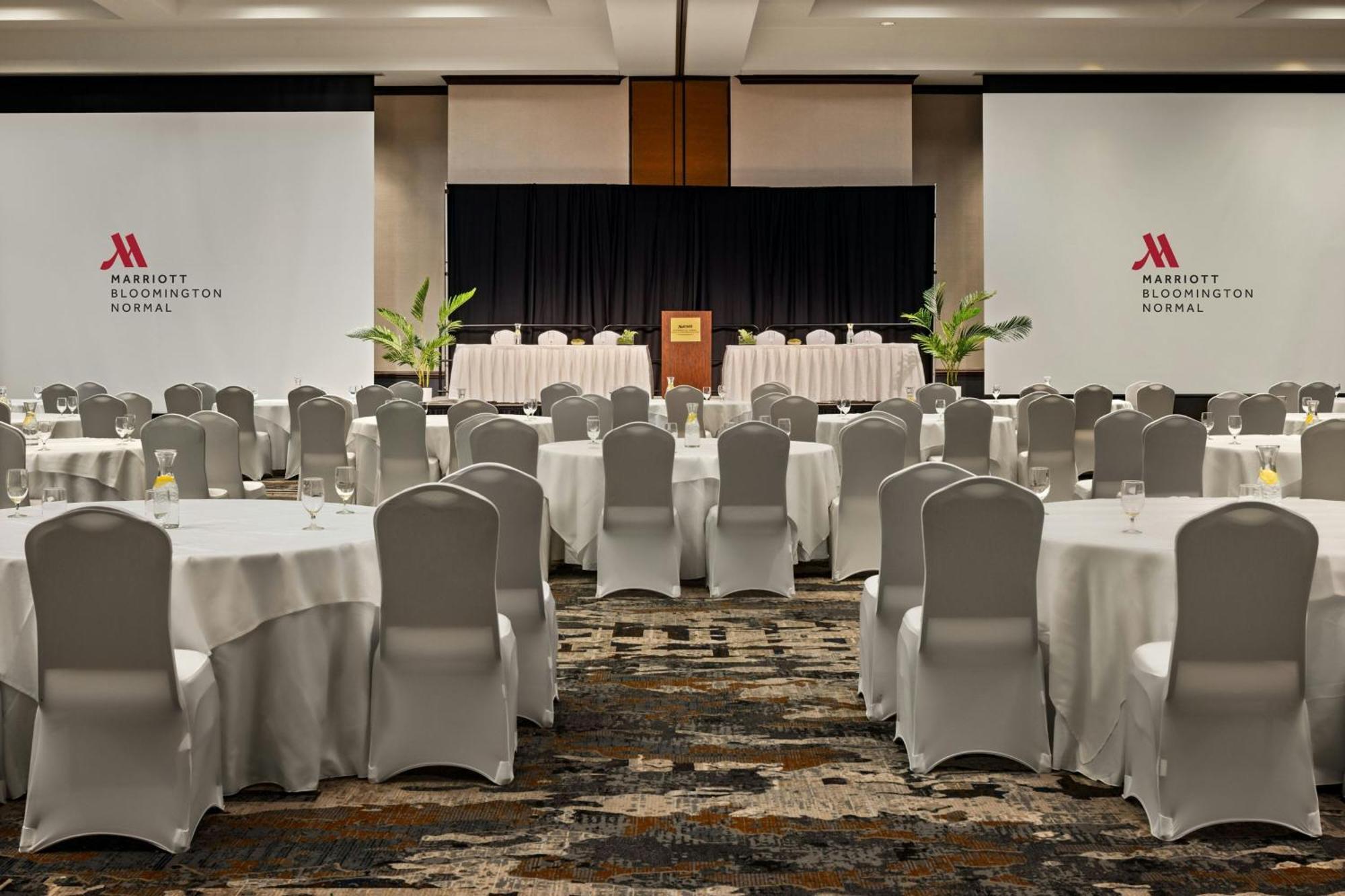 Marriott Bloomington Normal Hotel And Conference Center Bagian luar foto
